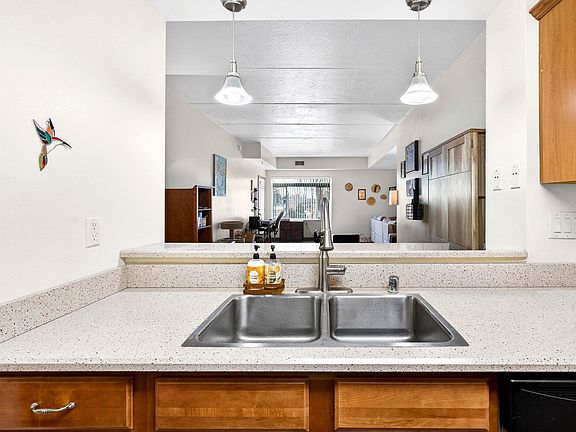 5th image of 400 Richmond St #328