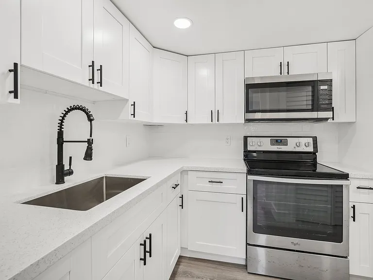 3704 Broadway #206 — Photo 1