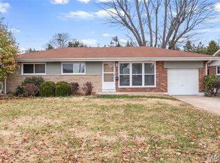 7 Flamingo Dr, Hazelwood, MO 63042