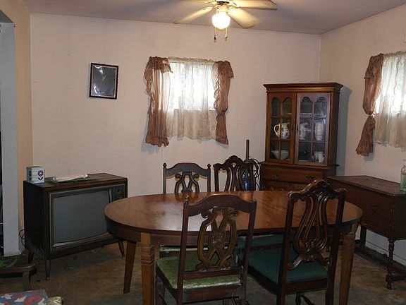 3rd image of 1044 Rockland Ave NW