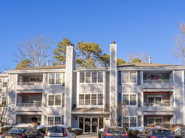 710 Meadow Ct, Helmetta, NJ 08828