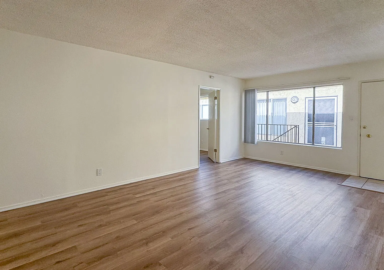 Prime West LA Neighborhood Upper 2 + 1.5 — Photo 3