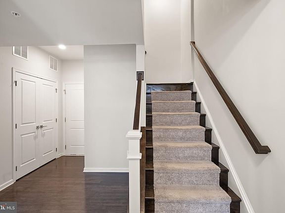 4th image of 43197 Halkett Sq