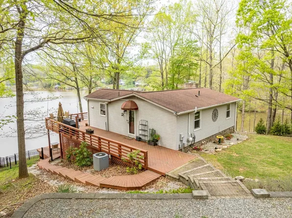 308 Sleepy Hollow Dr, Wirtz, VA 24184