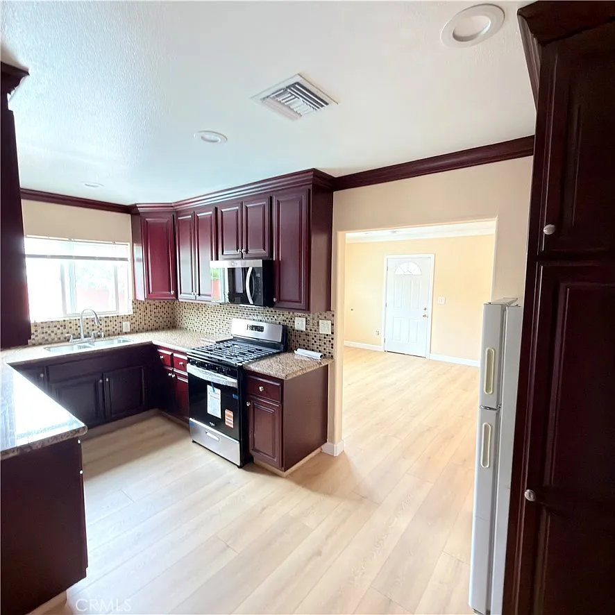 2 bed, 950 sqft, $3,500 — Photo 4