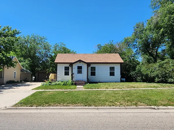 329 S Harrison Ave, Pierre, SD 57501
