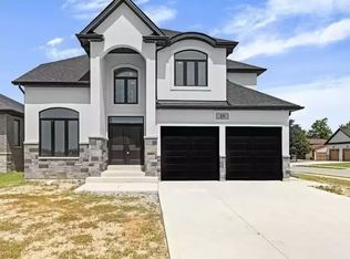 19 Belleview Dr #1A, Kingsville, ON