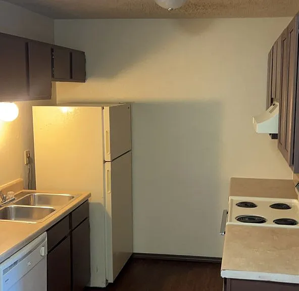Avendale Pointe Apartments — Photo 38