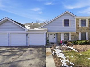 1220 Plum Tree Ct #2D, Schaumburg, IL 60193