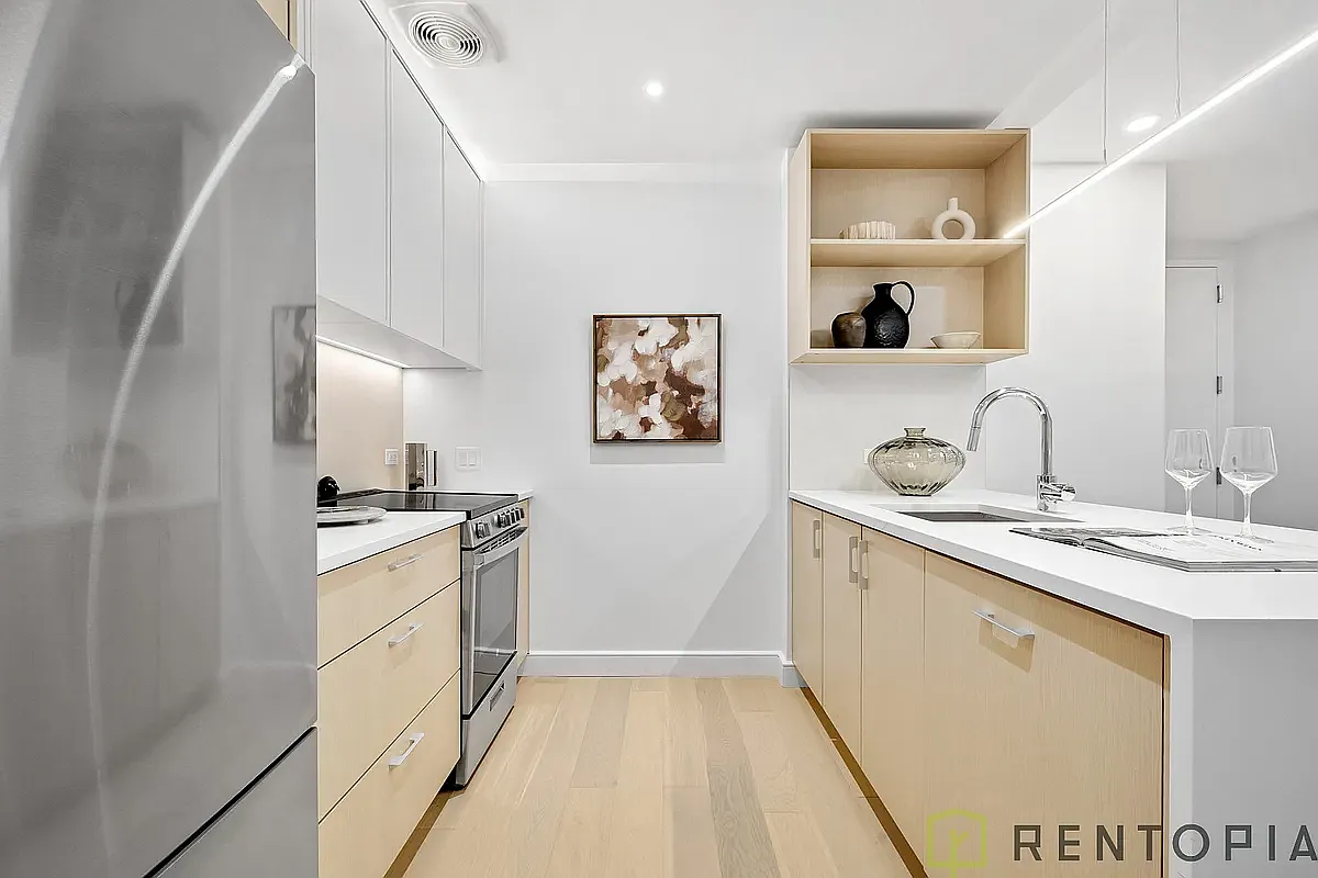 555 West 45th Street — Photo 2