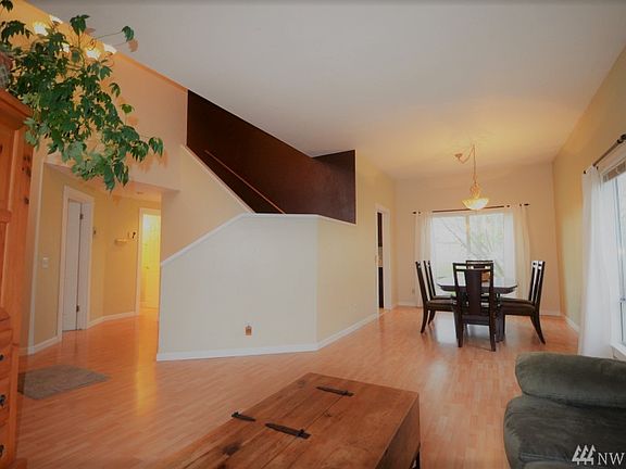 5th image of 225 Jewell St
