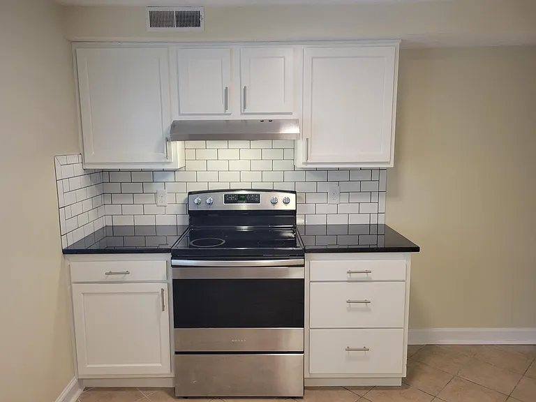 390 E 15th Ave — Photo 7