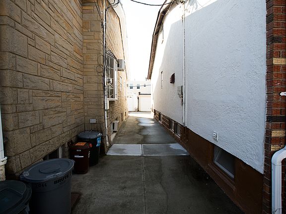 5th image of 2042 W 12th St