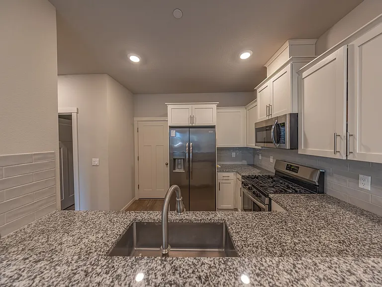 2333 S Brookside Pl — Photo 7