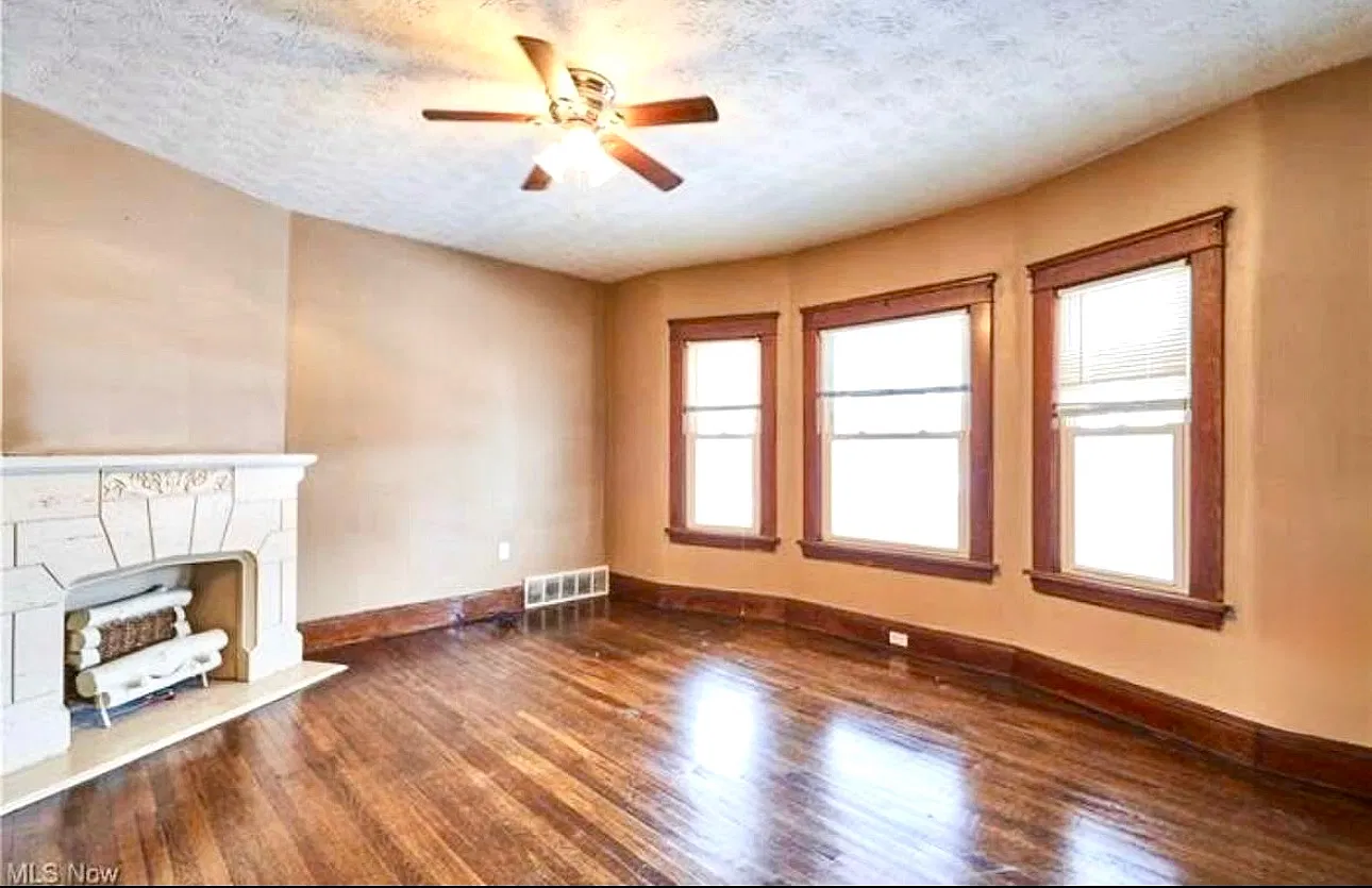 2 bed, 1059 sqft, $1,300 — Photo 2