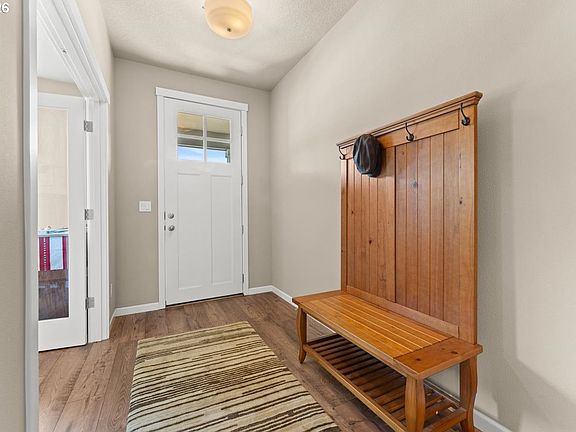 4th image of 3121 SE Riesling Rd