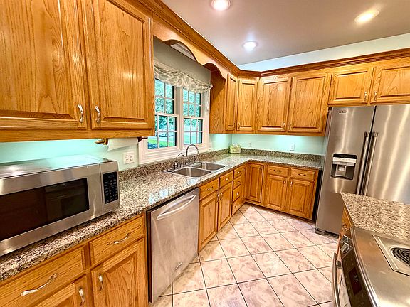 2nd image of 1311 Anna Dr