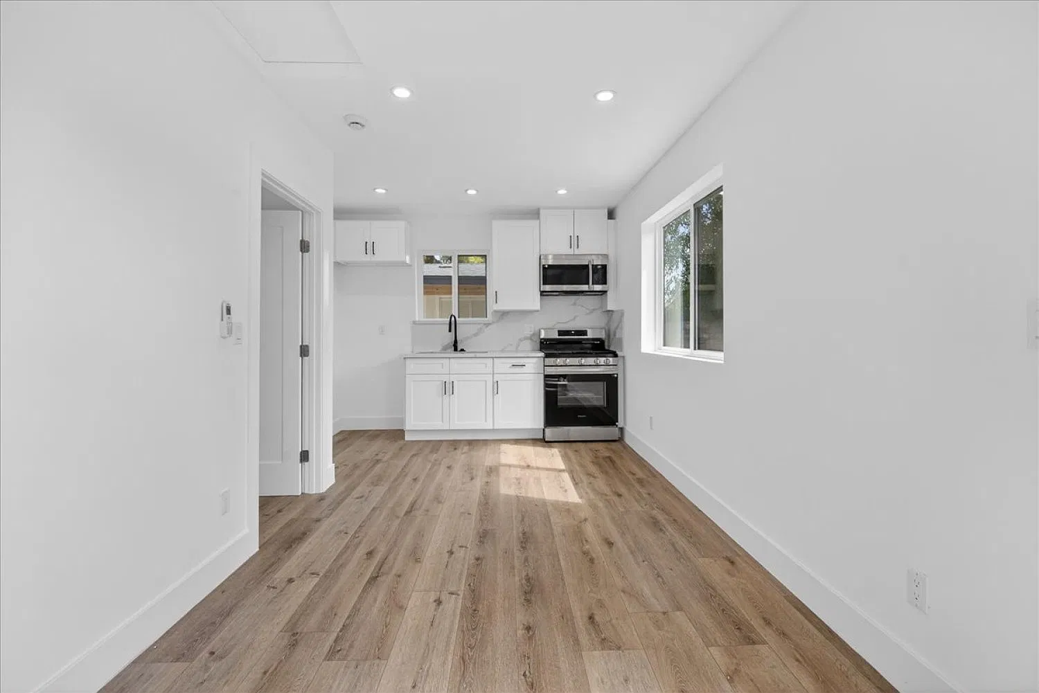 1 bed, 500 sqft, $1,945 — Photo 2
