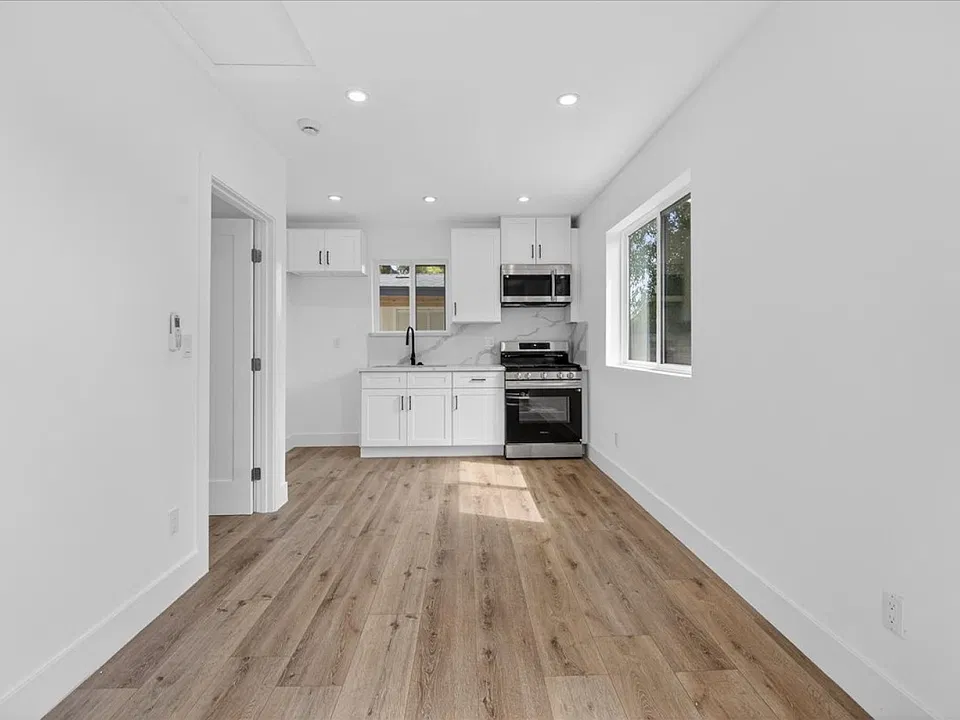 7053 Fallbrook Ave