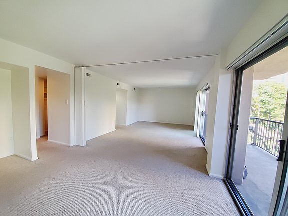 5th image of 1300 Army Navy Dr APT 513