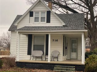 716 E Madison Ave, Chrisman, IL 61924