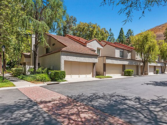 3rd image of 258 N Via Colinas