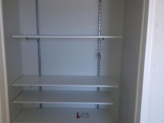 Master bathe closet 