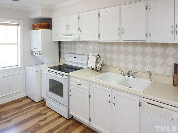2nd image of 103 Kingsbury Dr #103