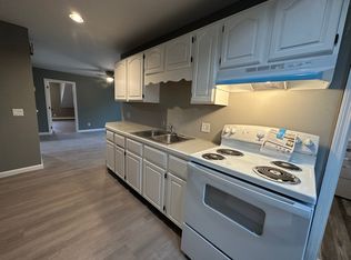 5 Pomham St Floor 2, Cranston, RI 02910