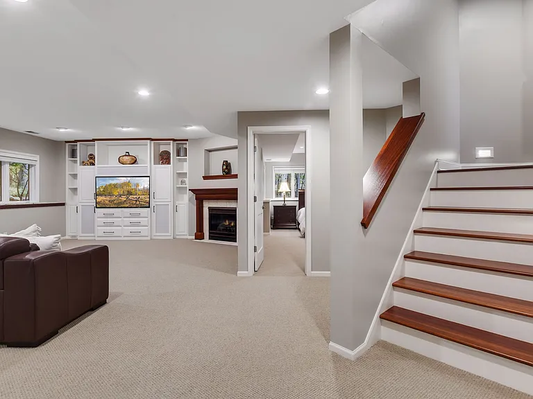 4390 Trillium Ln W — Photo 32