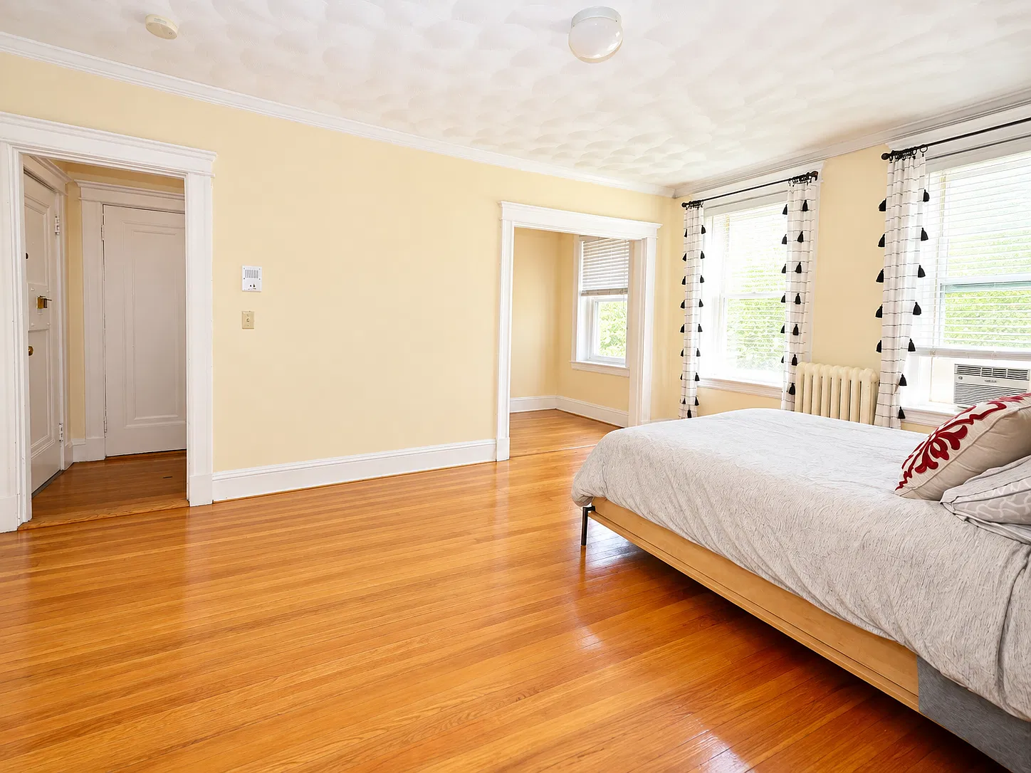 Studio, 400 sqft, $2,295 — Photo 3