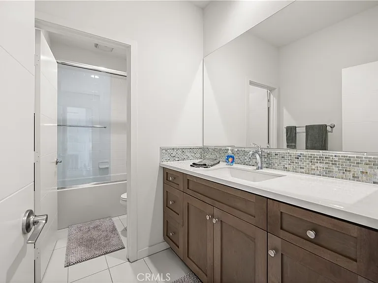 1068 Hampton Dr — Photo 37