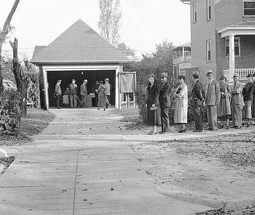 5th image of 3901 Newport Ave