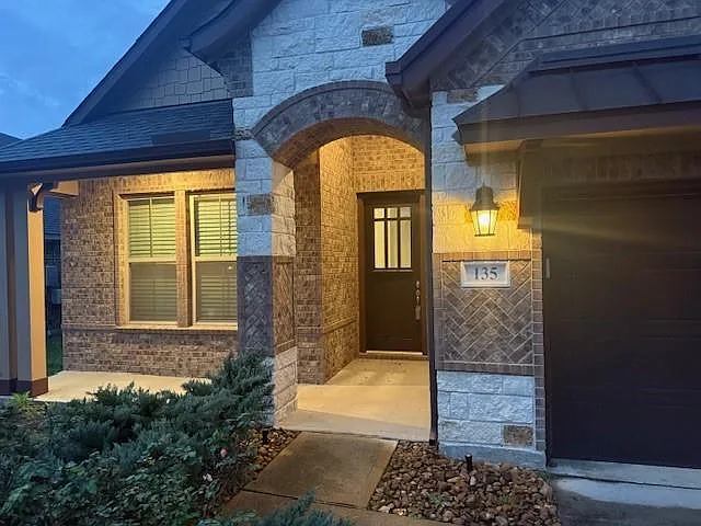 135 Bloomhill Pl — Photo 2