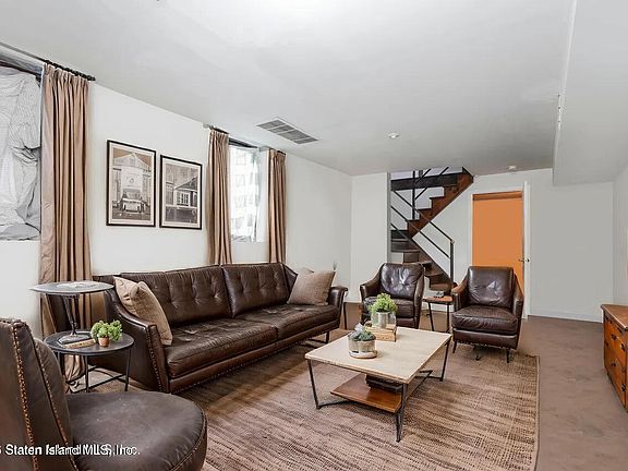 5th image of 703 Bay St