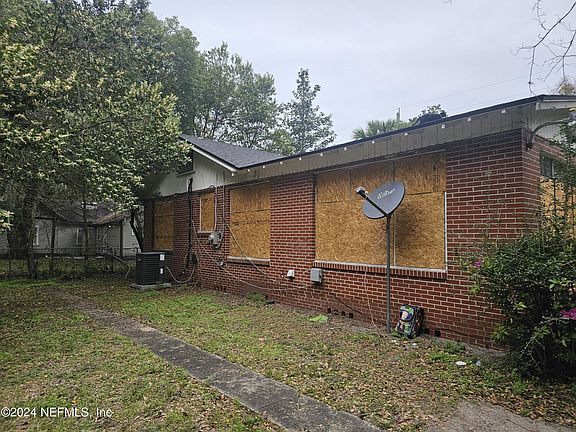 5th image of 538 LAWTON Avenue