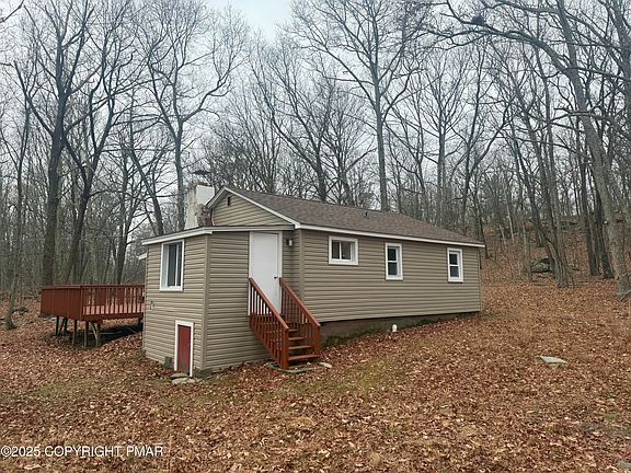 3rd image of 134 Halfmoon Ln