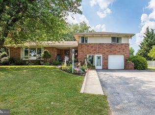 690 S Pleasant Ave, Dallastown, PA 17313