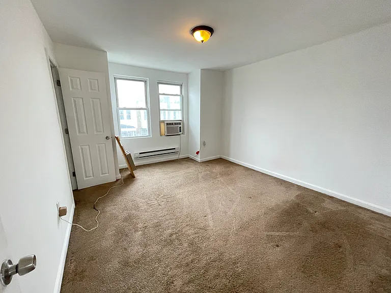 4759 Vista St — Photo 6