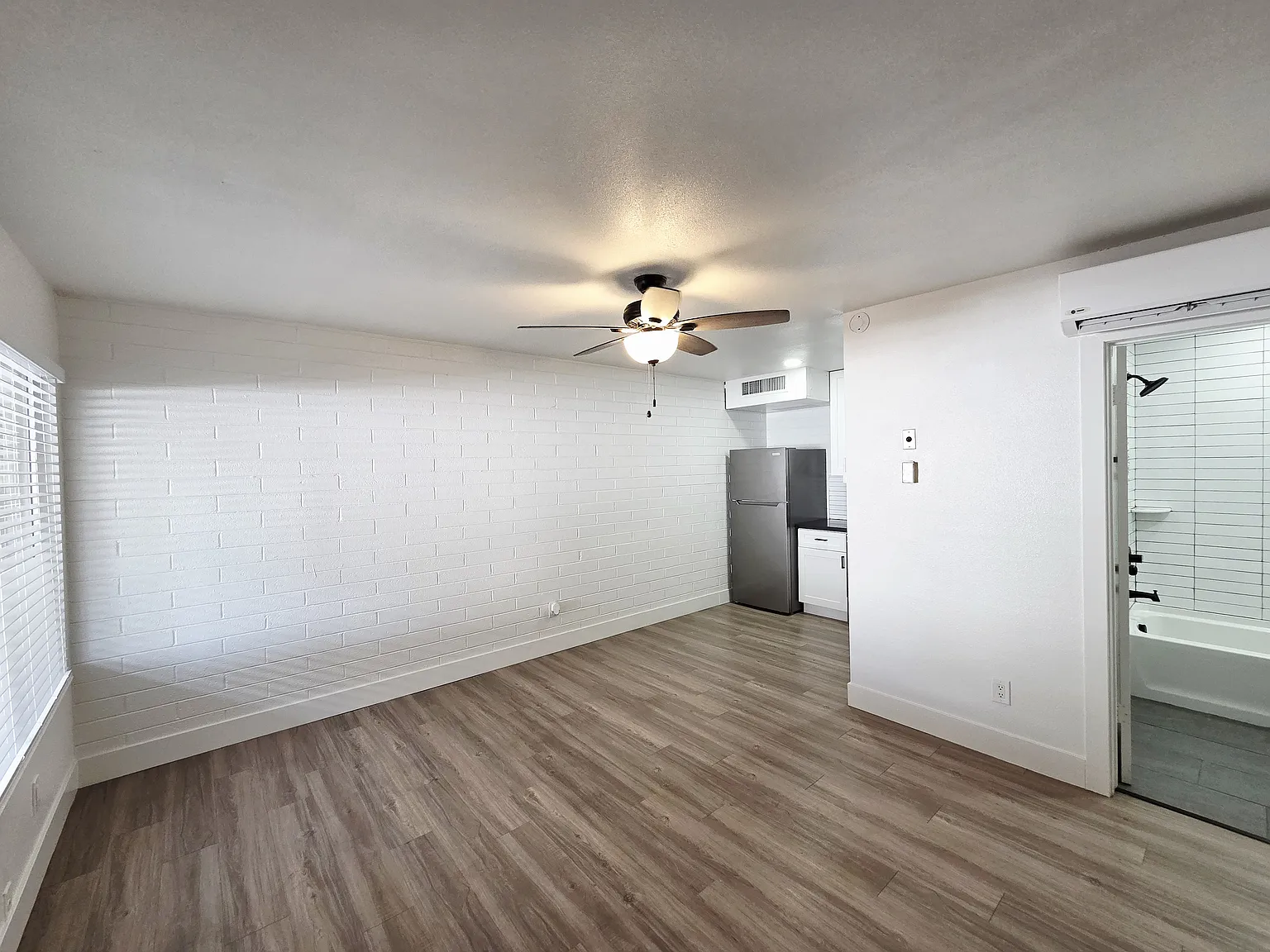 Studio, 325 sqft, $899 — Photo 4