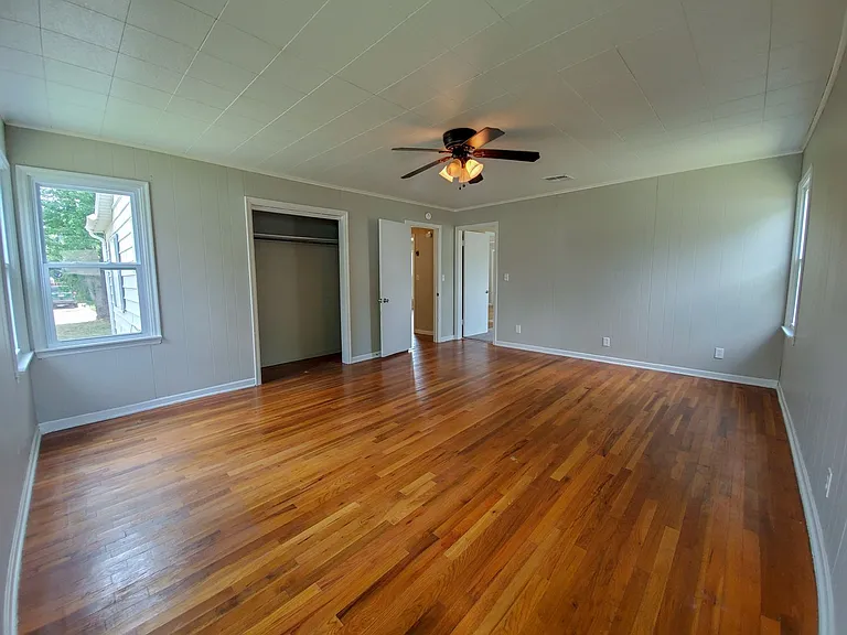 118 W Franklin St — Photo 14