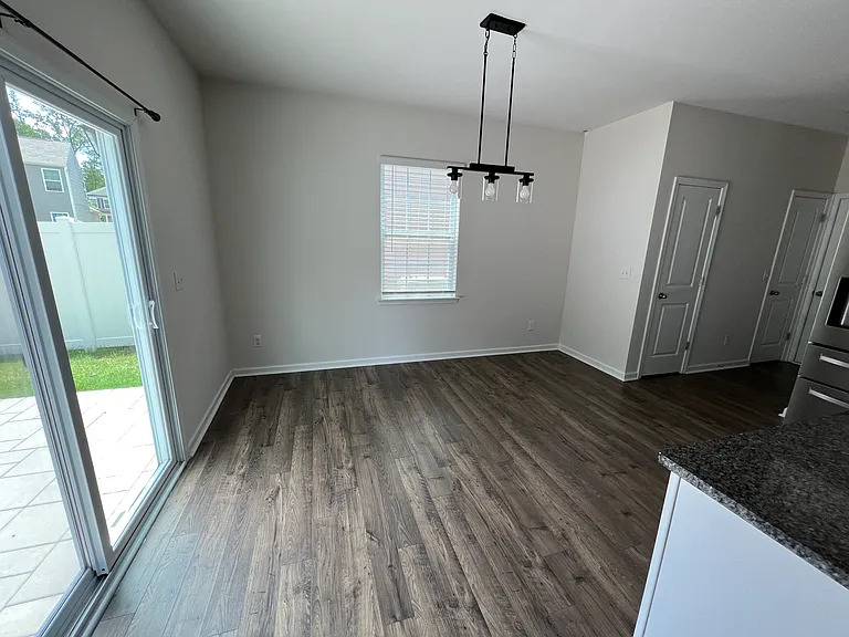 2020 Navarro Rd — Photo 10