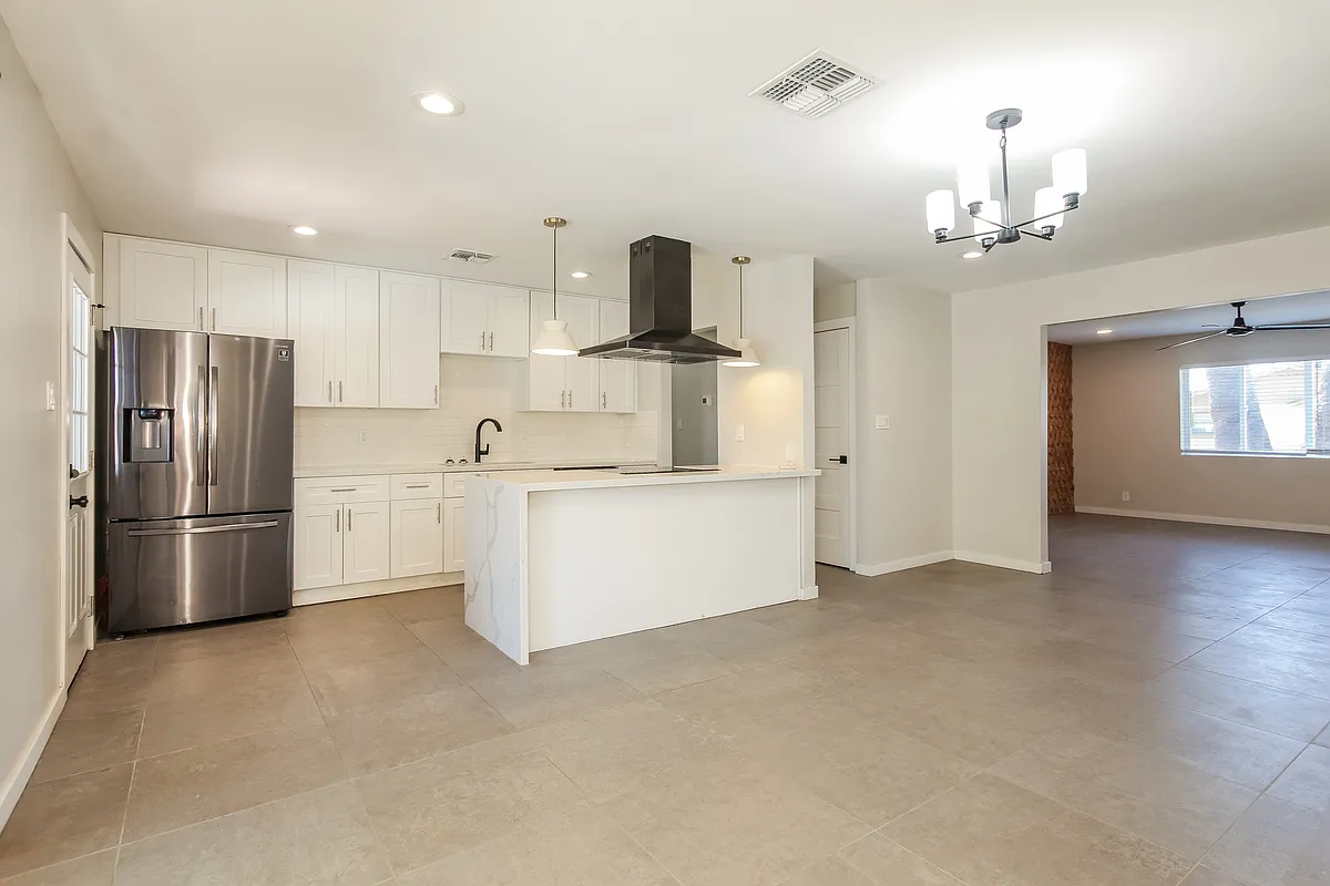 Building Photo - 8626 E Rancho Vista Dr