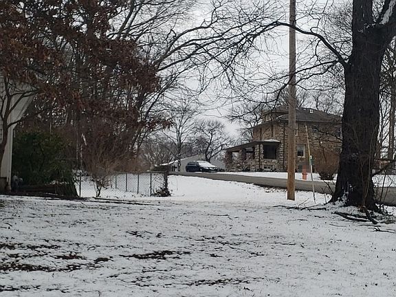 4th image of 608 W 98th St