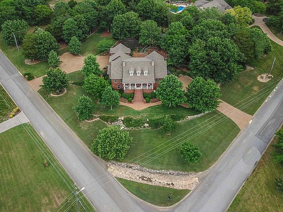 2nd image of 1153 Stirlingshire Dr