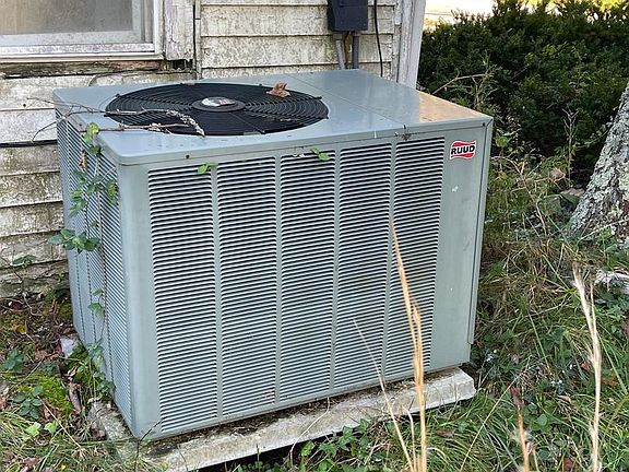 4th image of 6488 Dehirsch Ave
