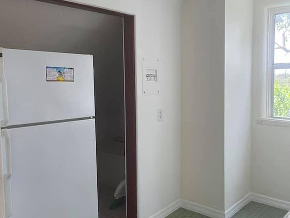 3rd image of 220 Magnolia Ave APT 3