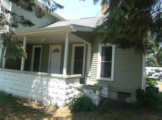 711 E Caroline St, Fenton, MI 48430