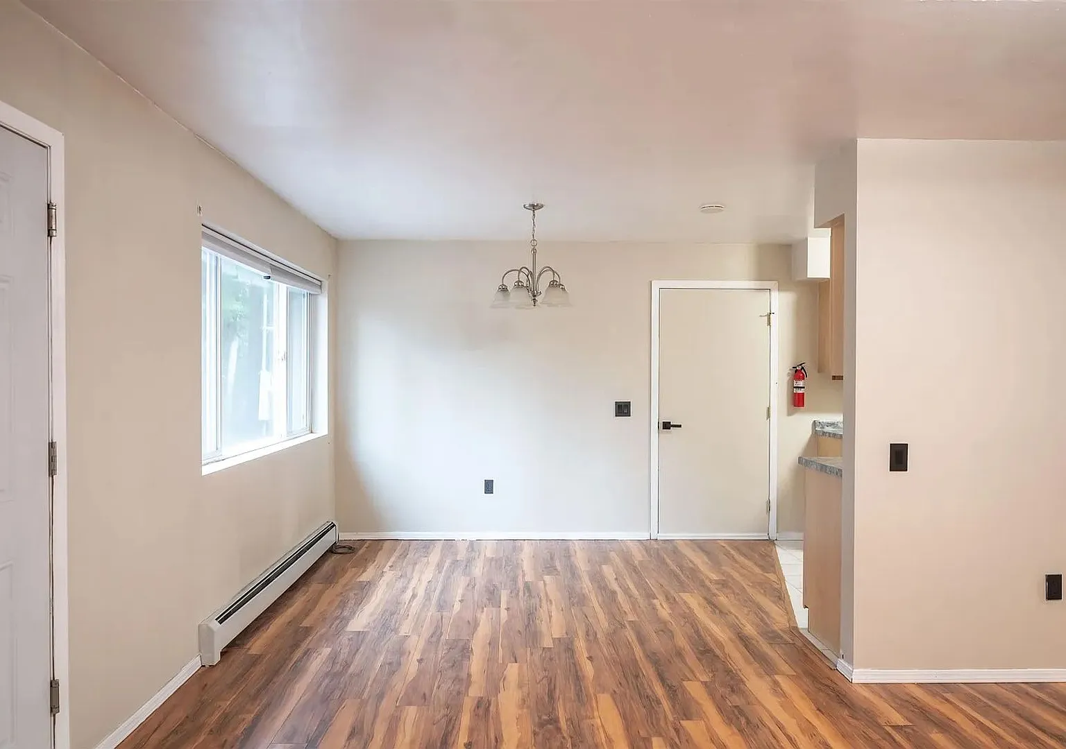 For Rent Charming 1,400 sq. ft. Private 3-Bedroom, 2-Bathroom Home — Photo 3