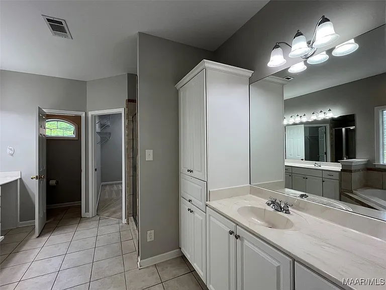 704 Emerald Dr — Photo 17